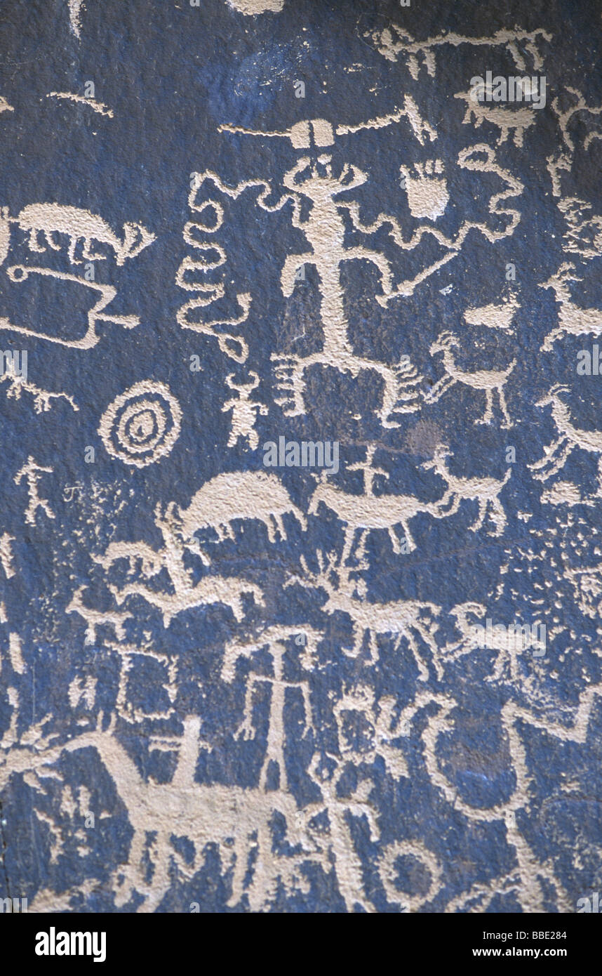 Petroglyphen im Zeitung Rock State Park in Utah USA Stockfoto