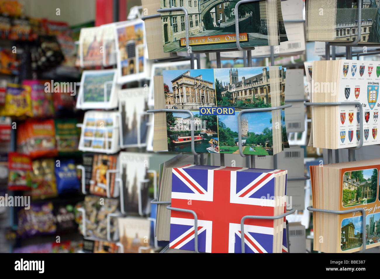 Zeitschriftenläden, Verkauf von Postkarten, Oxford Stockfoto