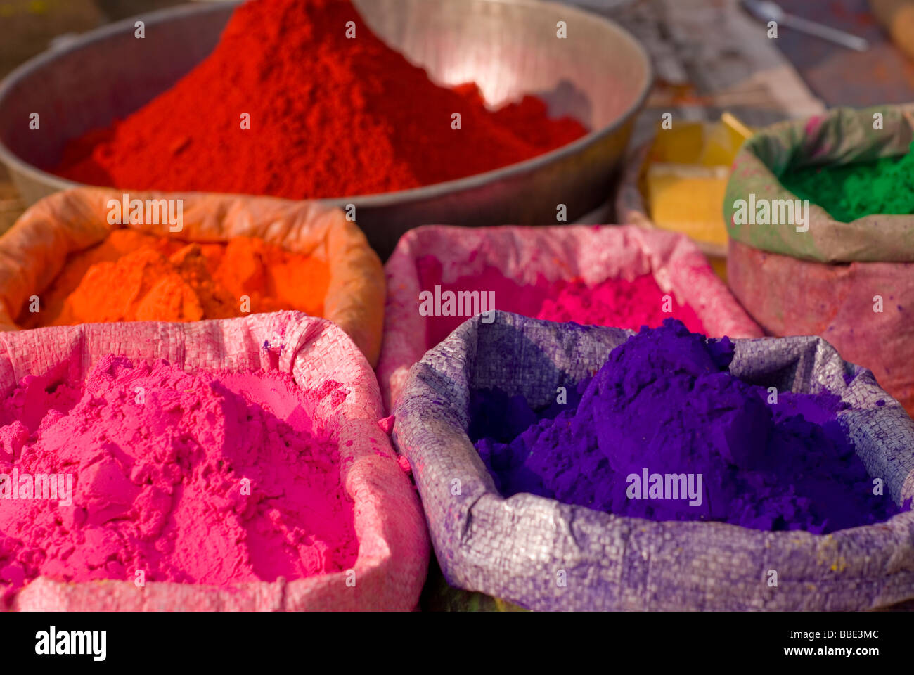 Indische Farbpulver - Lal. Stockfoto
