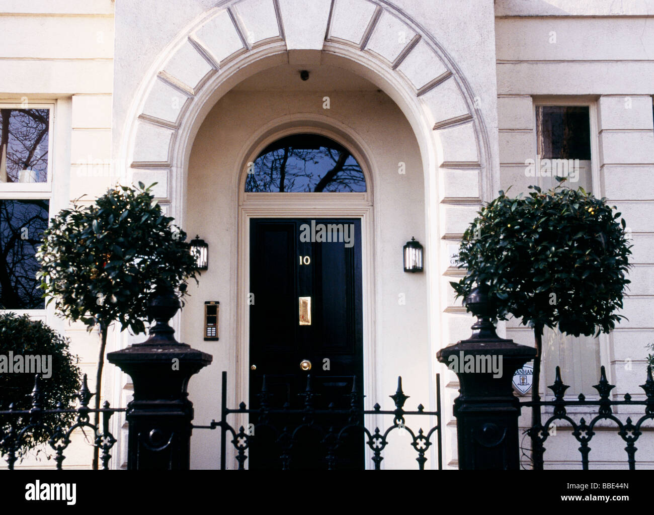 Weiße Haus schwarz Tür, Londoner Haus Stockfoto