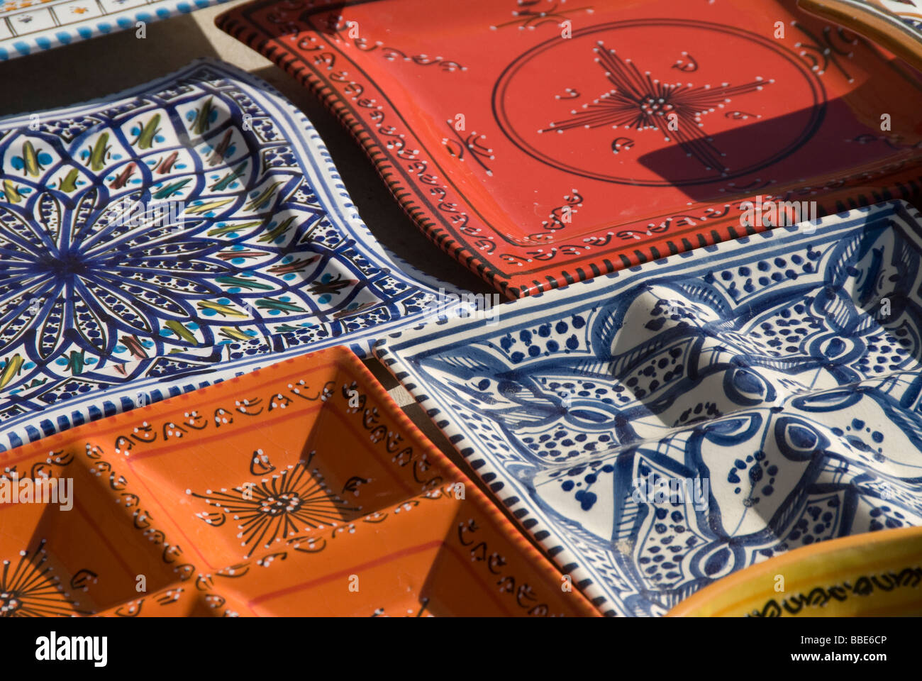 Touristische Souvenirs, Schmuck, Keramik in Tunesien Stockfoto