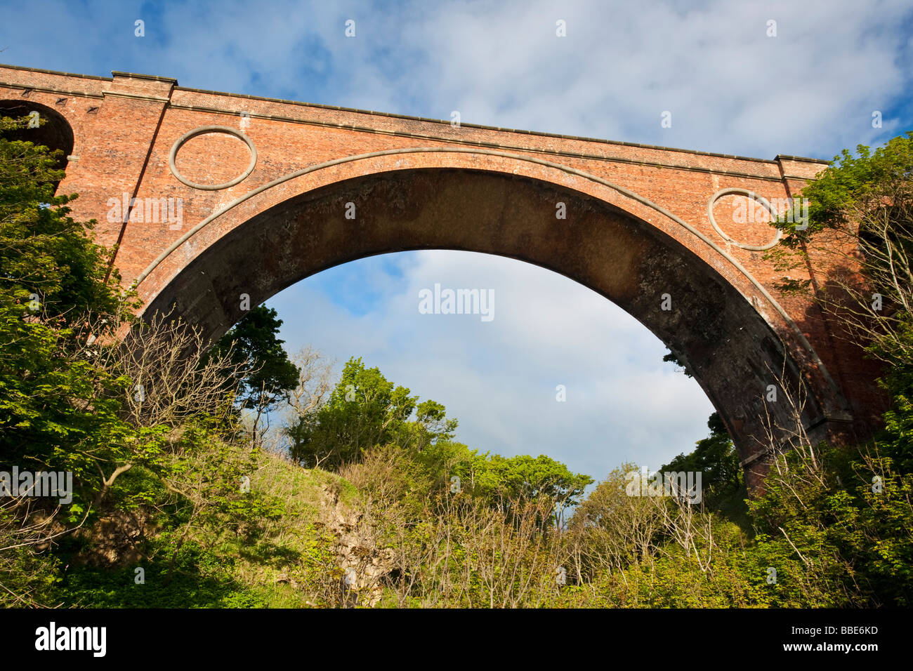 Weißdorn-Viadukt über Weißdorn Dene in der Nähe von Seaham an der Küste der Grafschaft Durham, England Stockfoto