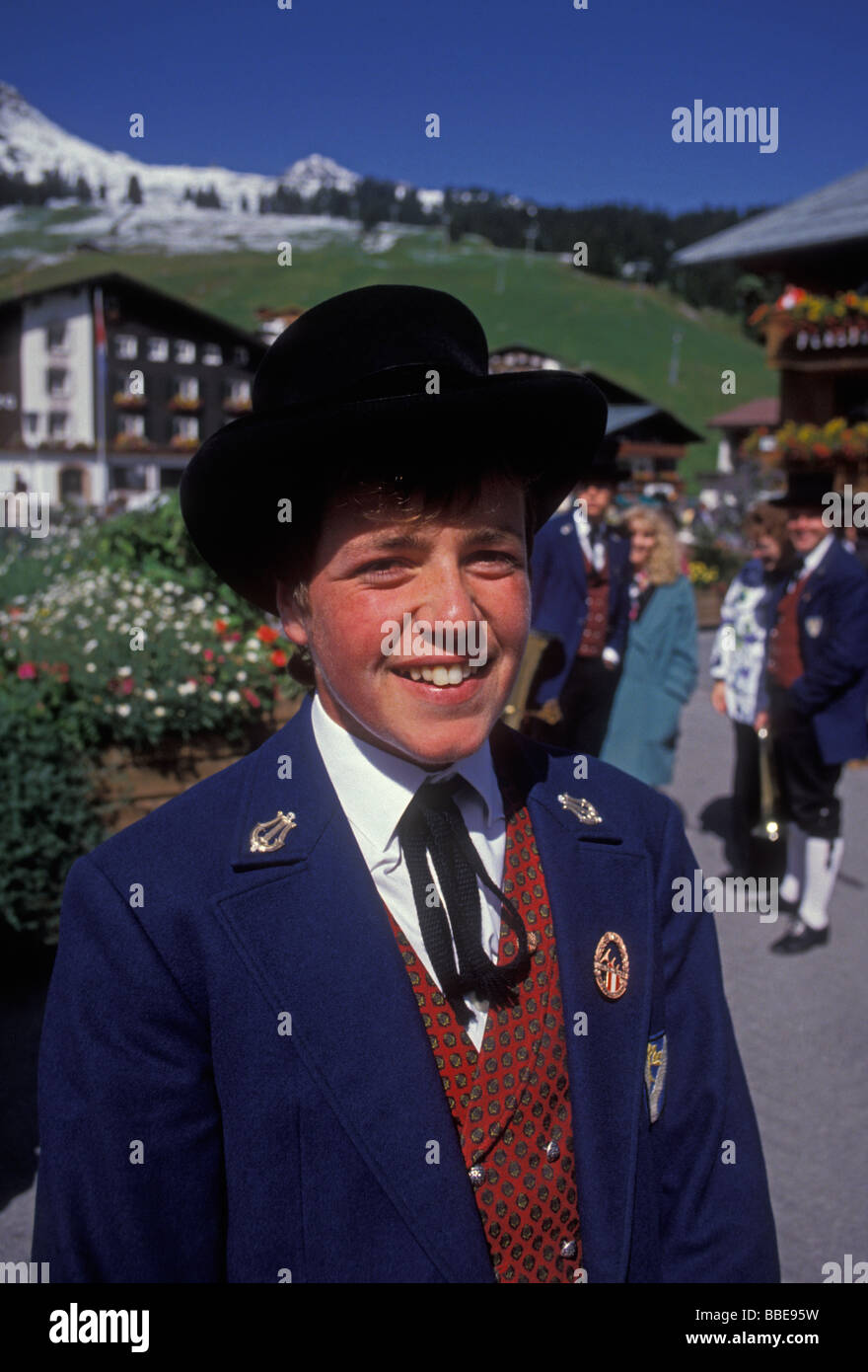 1, 1, Österreich, österreichische Junge, österreichische, Junge, Augenkontakt, Ansicht von vorne, Kopf und Schultern, Lech am Arlberg, Vorarlberg, Österreich Stockfoto