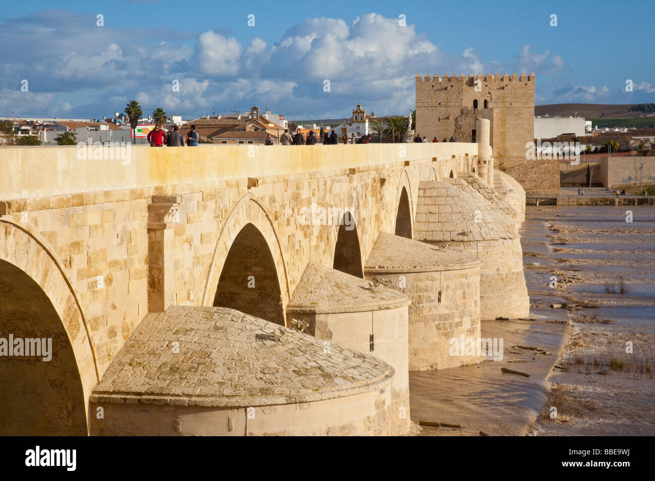 Puente Romano oder römische Brücke über den Guadalquivir in Córdoba Spanien Stockfoto