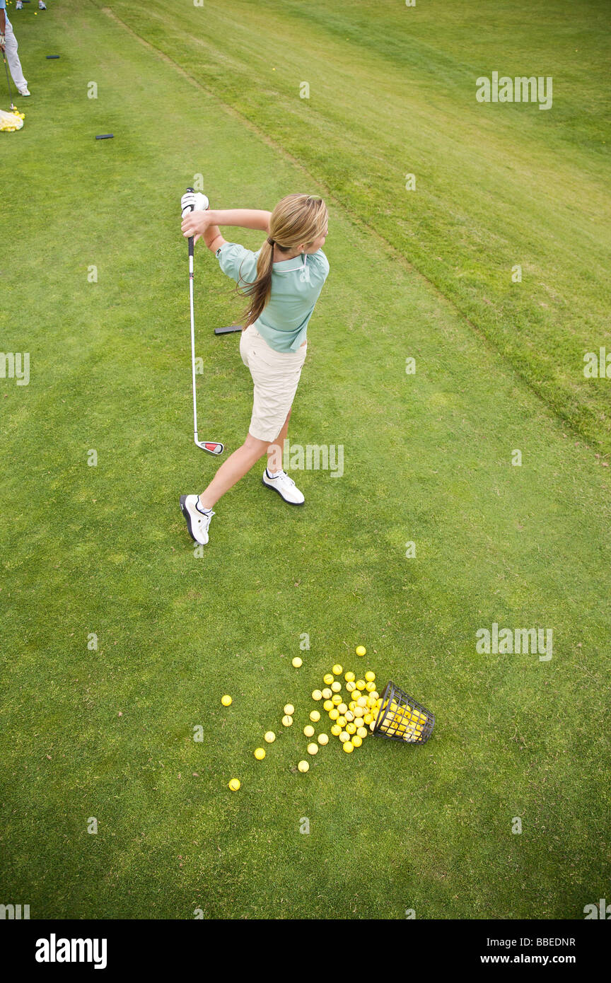 Frau spielt Golf, Burlington, Ontario, Kanada Stockfoto