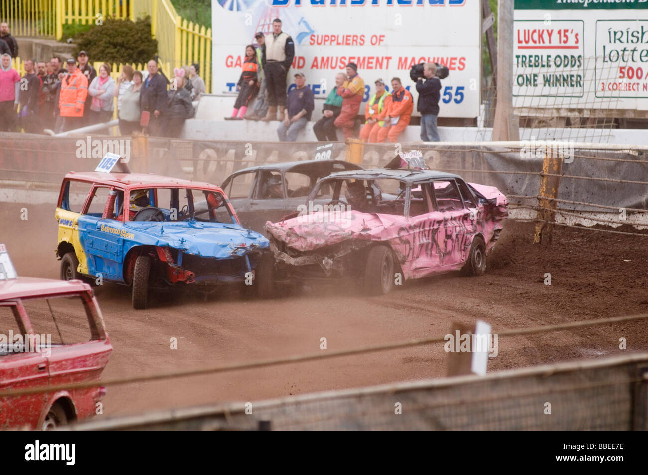 Banger racing crash crashing car -Fotos und -Bildmaterial in hoher ...