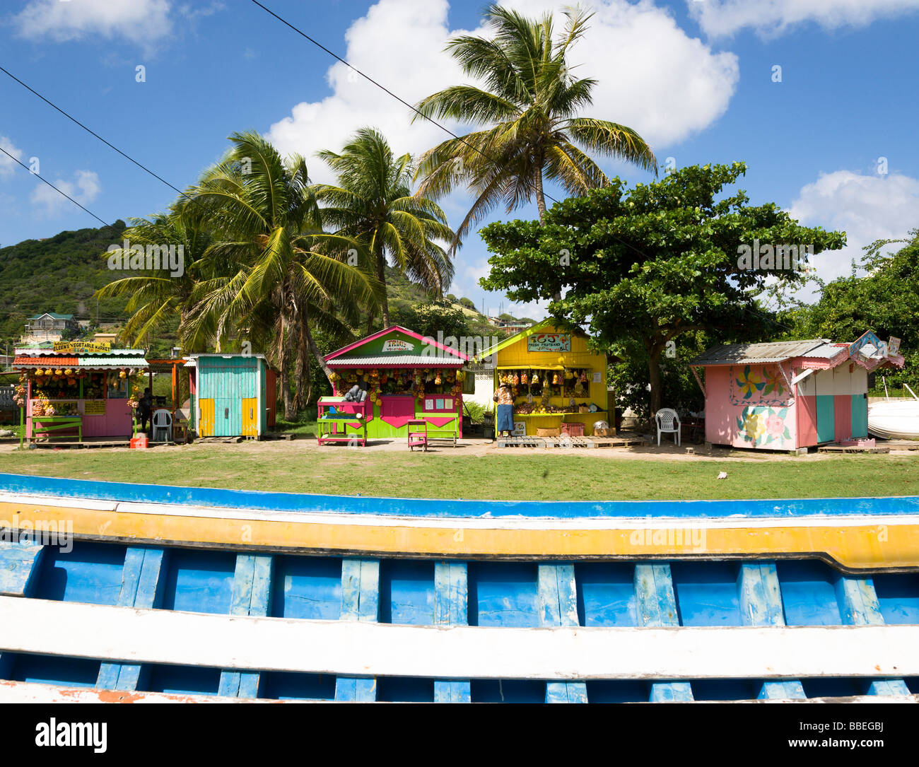 Westindische Inseln St. Vincent und die Grenadinen Union Island Clifton buntem Obst und Gemüse Marktstände auf Mulzac Platz Stockfoto