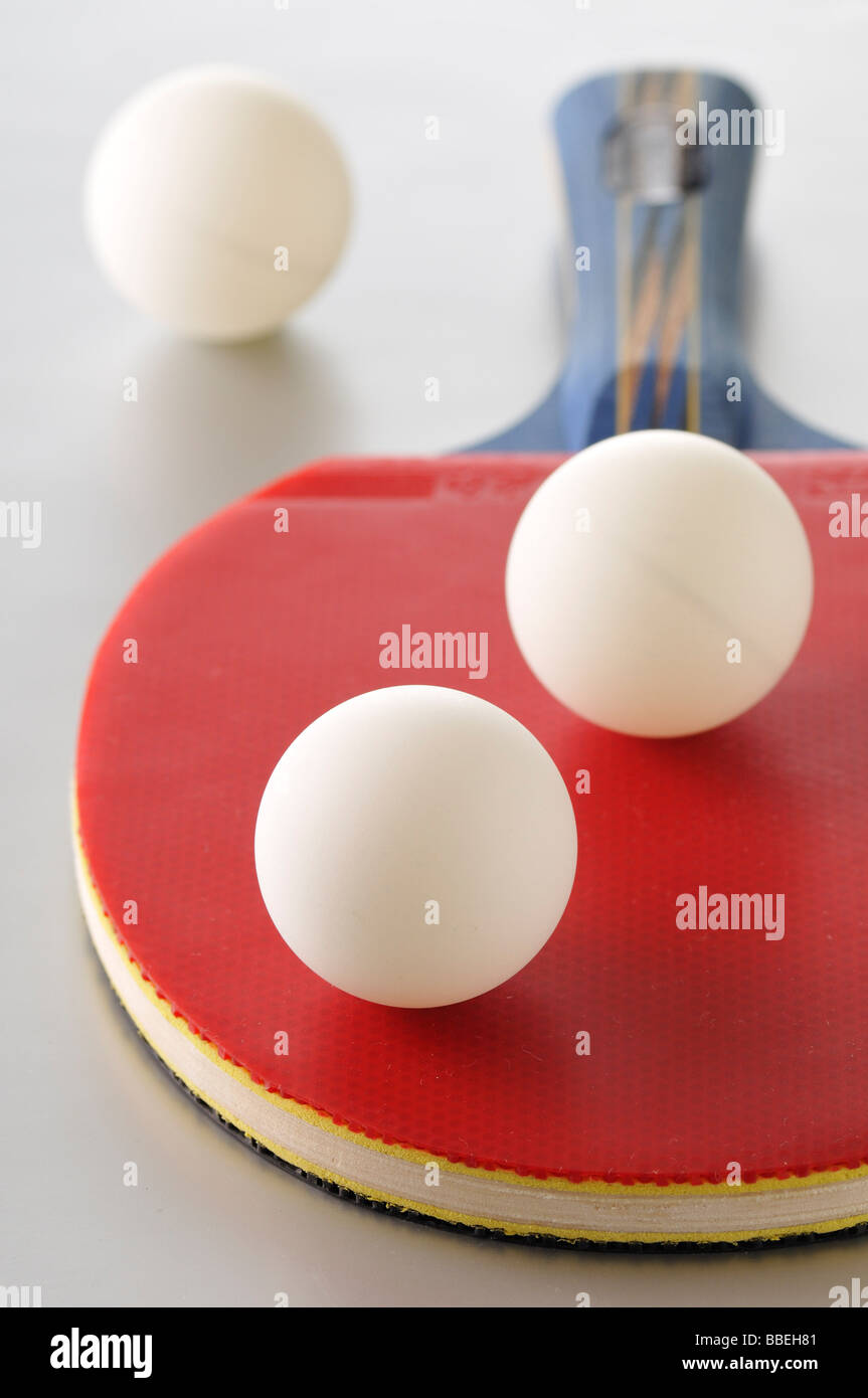 Ping Pong Paddel und Kugeln Stockfoto