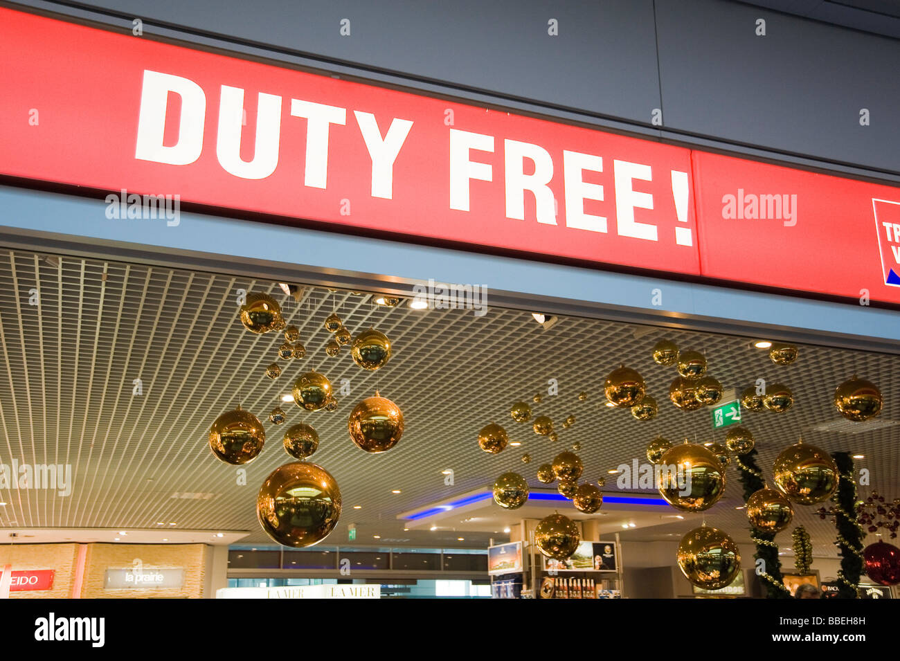 Duty free shop munich airport Fotos und Bildmaterial in hoher