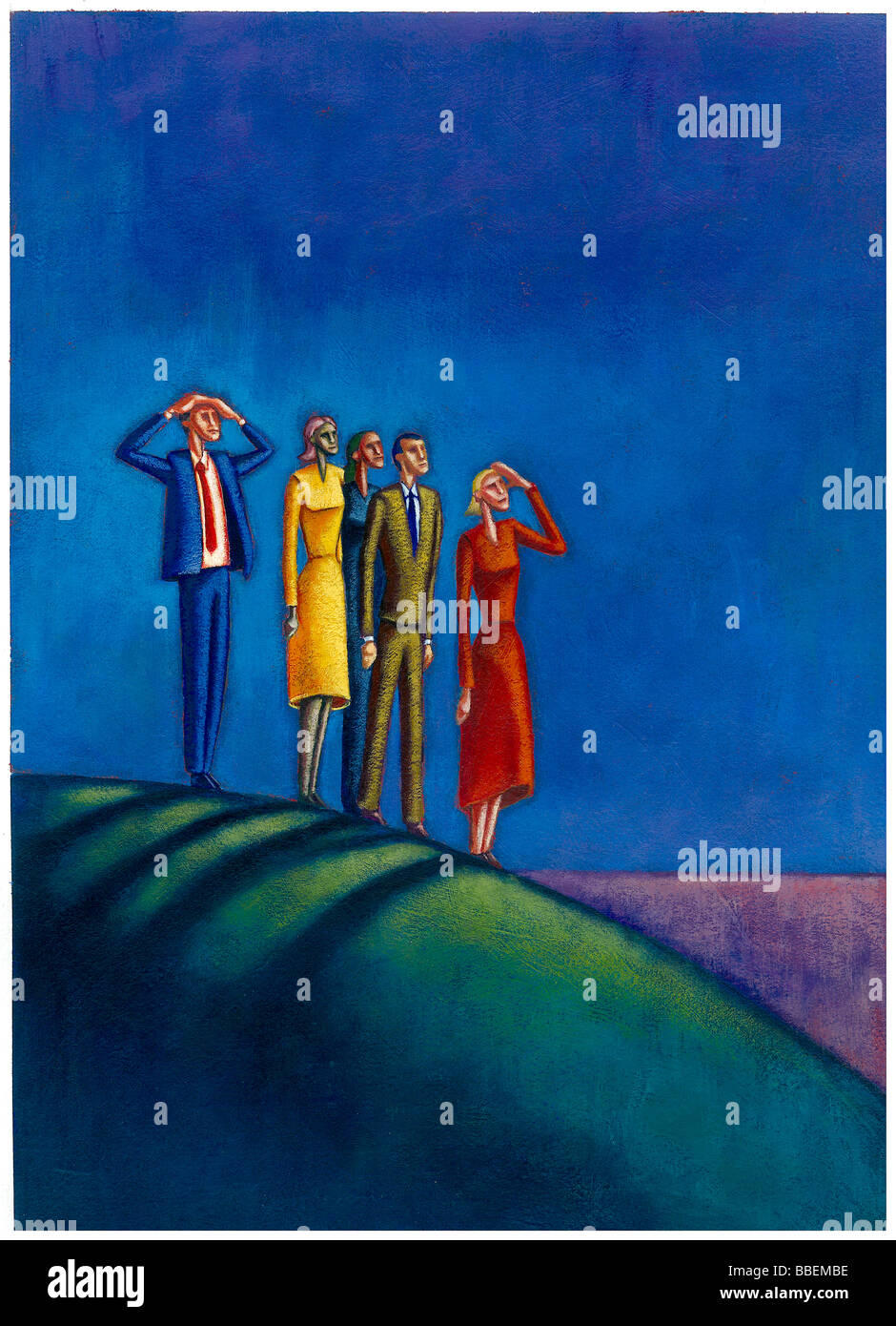Fünf Personen auf Hügel Blick in die Ferne Stockfoto