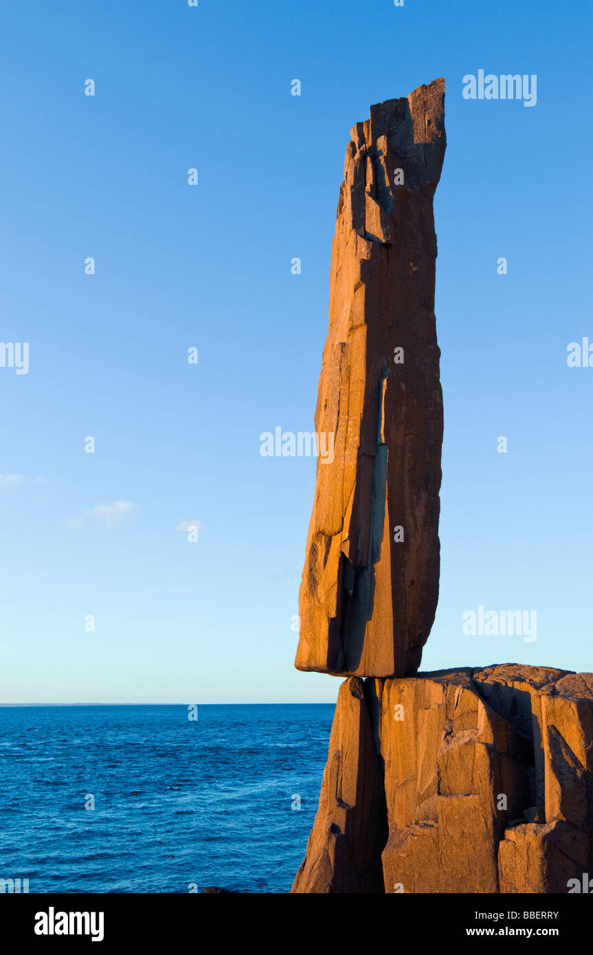 Das Balancing Rock von Long Island, Nova Scotia Stockfoto