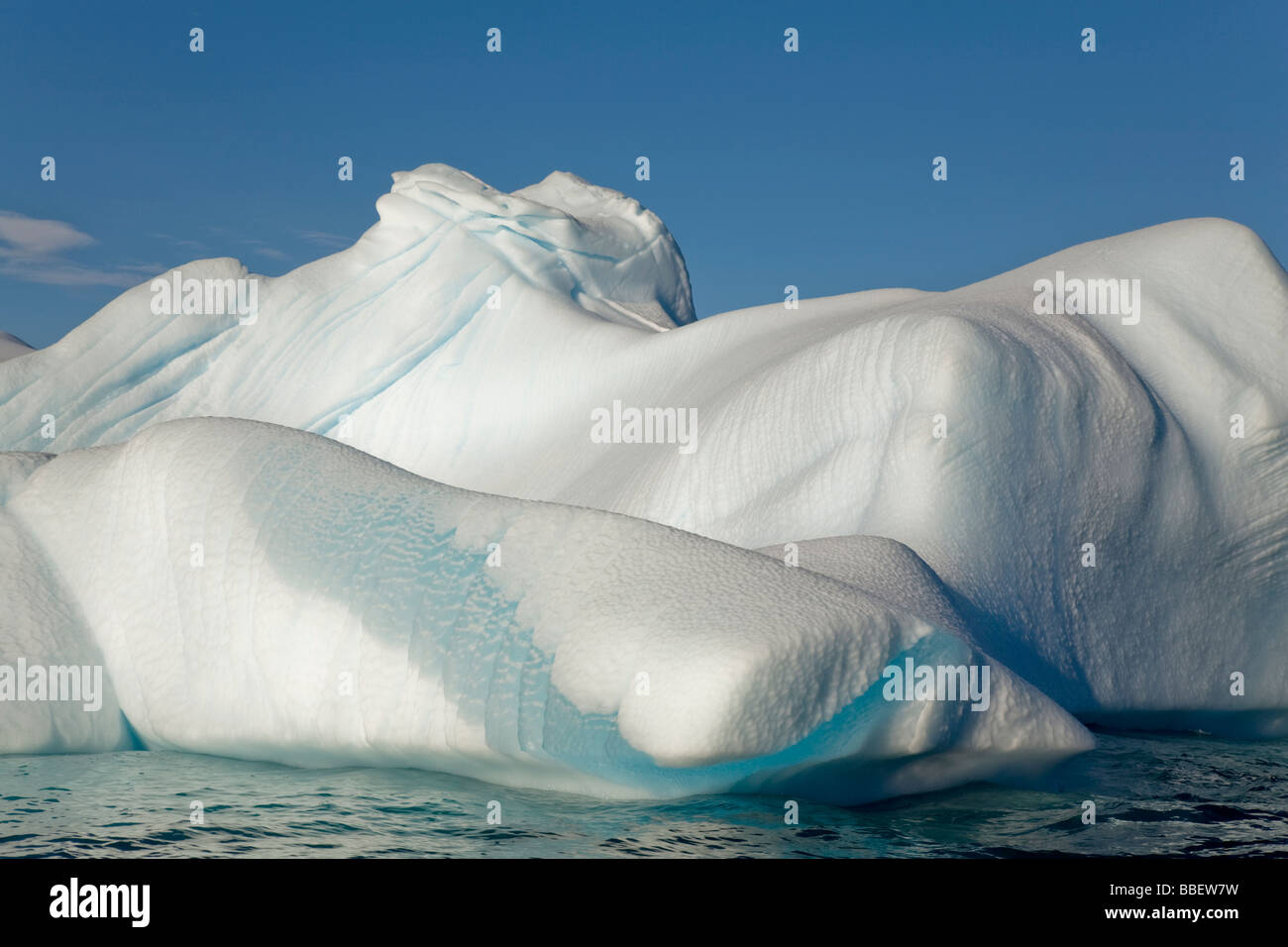 Riesige Eisberge treiben in der Wilhelmina Bay von Enterprise-Insel in der antarktischen Halbinsel Stockfoto