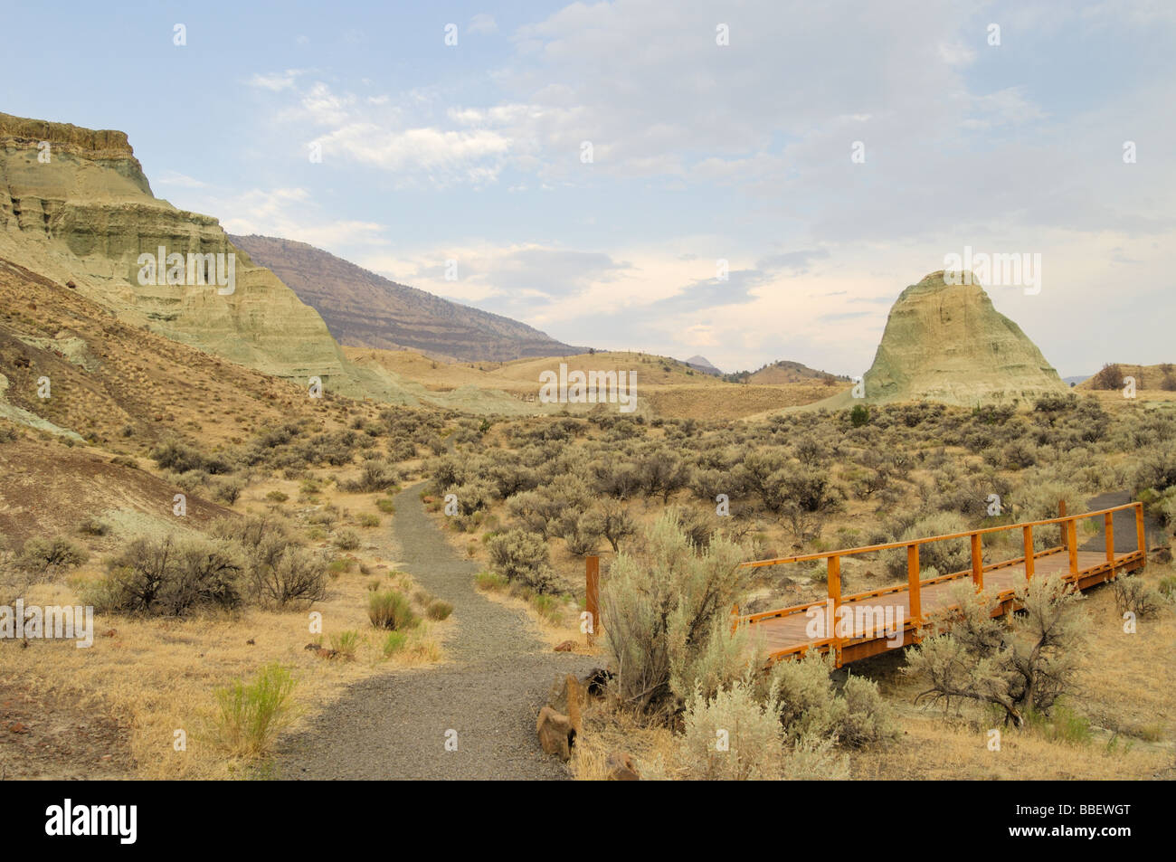 Wandern Wanderweg und Brücke durch John Day Fossil Bett Nationaldenkmal, Oregon Stockfoto