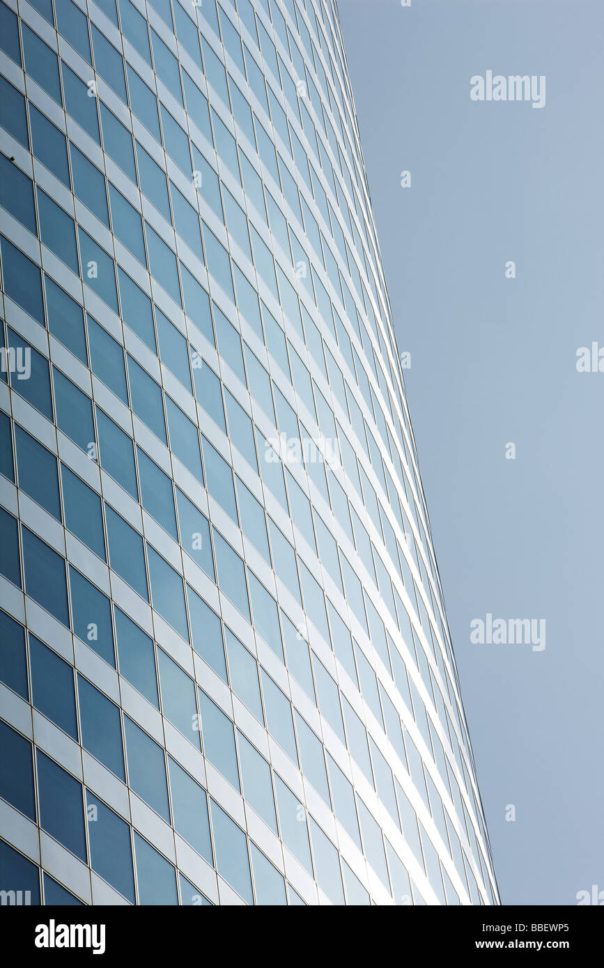 Stahl-Glas-Fassade des Büro-Hochhaus, beschnitten Stockfoto