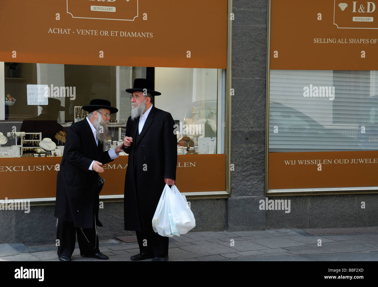 Orthodoxe Juden in Antwerpen Diamant-Bezirk, Belgien Stockfoto