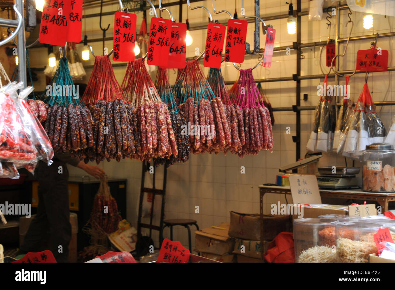 chinesische Wurst zum Verkauf im Laden in die Innenstadt von Hong kon Stockfoto