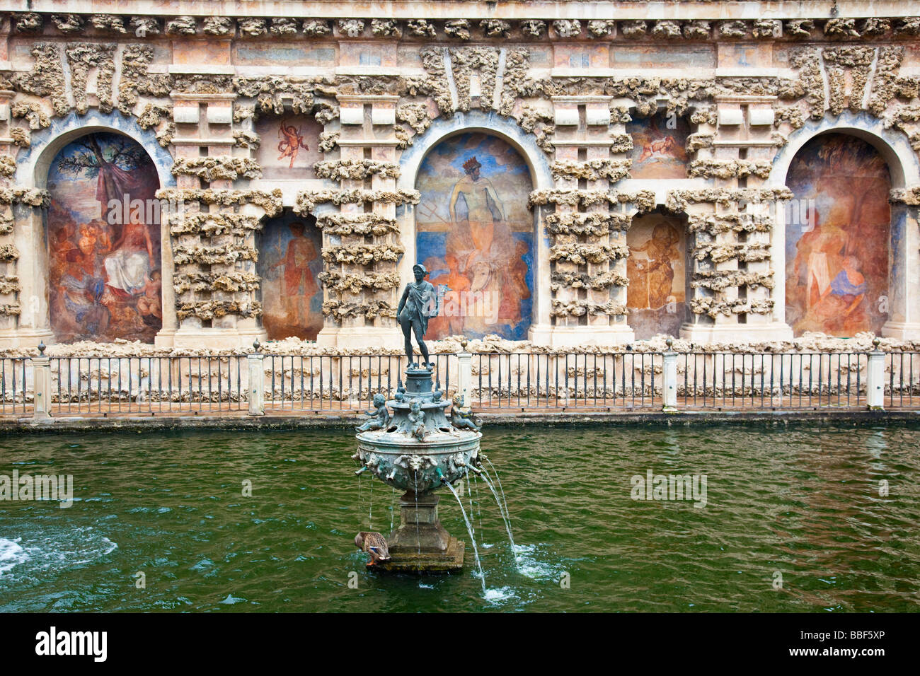 Garten der Pool der Mercury Alcazar von Sevilla Spanien Stockfoto