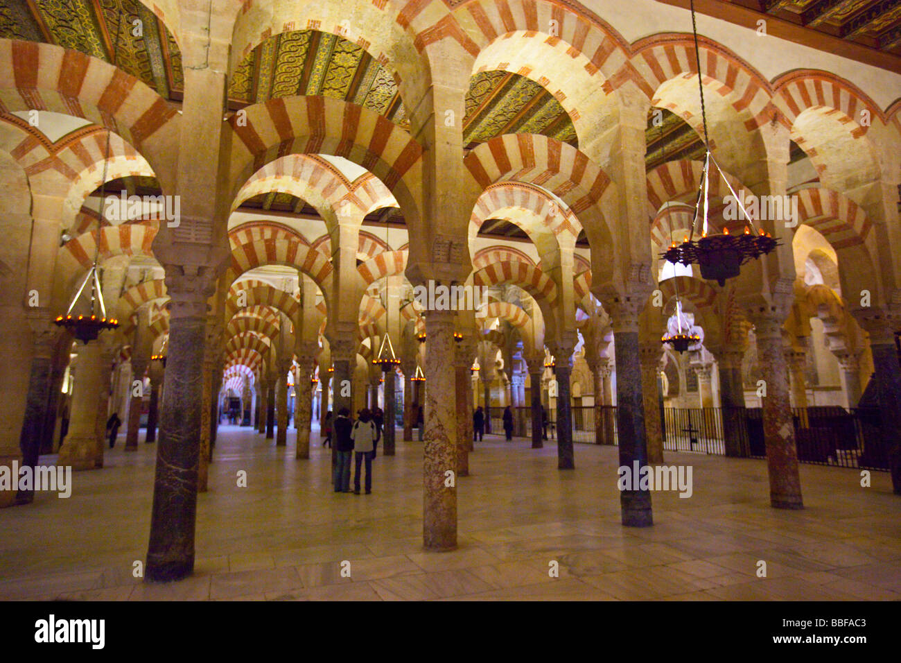 Im Inneren der Mezquita in Cordoba Spanien Stockfoto
