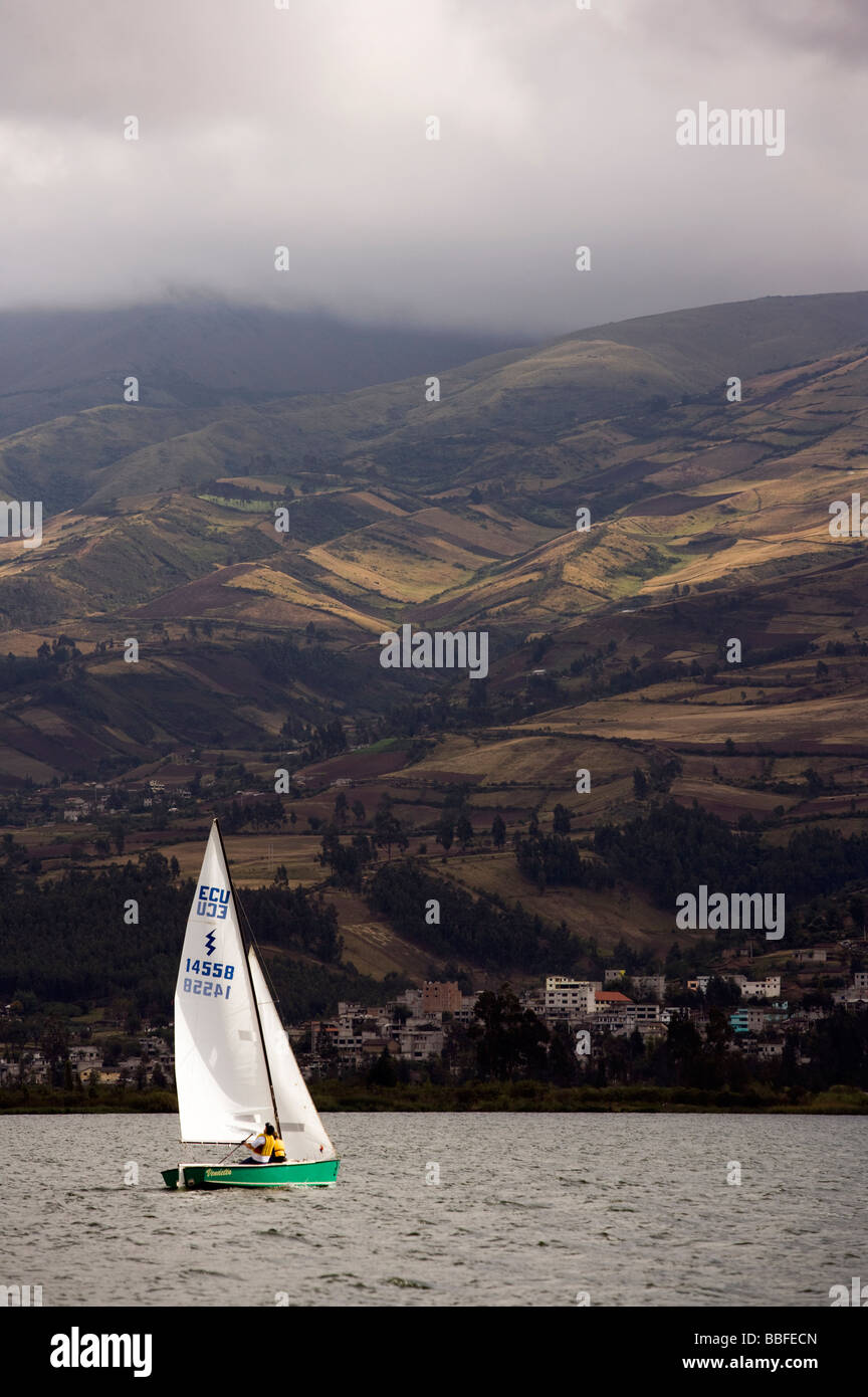 Segelboot auf San Pablo See, in der Nähe von Otavalo, Ecuador Stockfoto