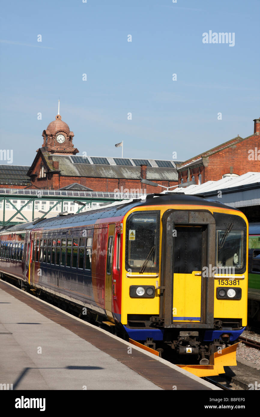 Ein Zug am Bahnhof Nottingham, Nottingham, England, U.K Stockfoto