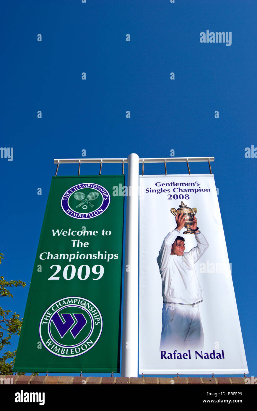 Banner für Wimbledon Tennis Championships 2009 und 2008 Herren Sieger, Rafael Nadal, an der All England Lawn Tennisclub Stockfoto