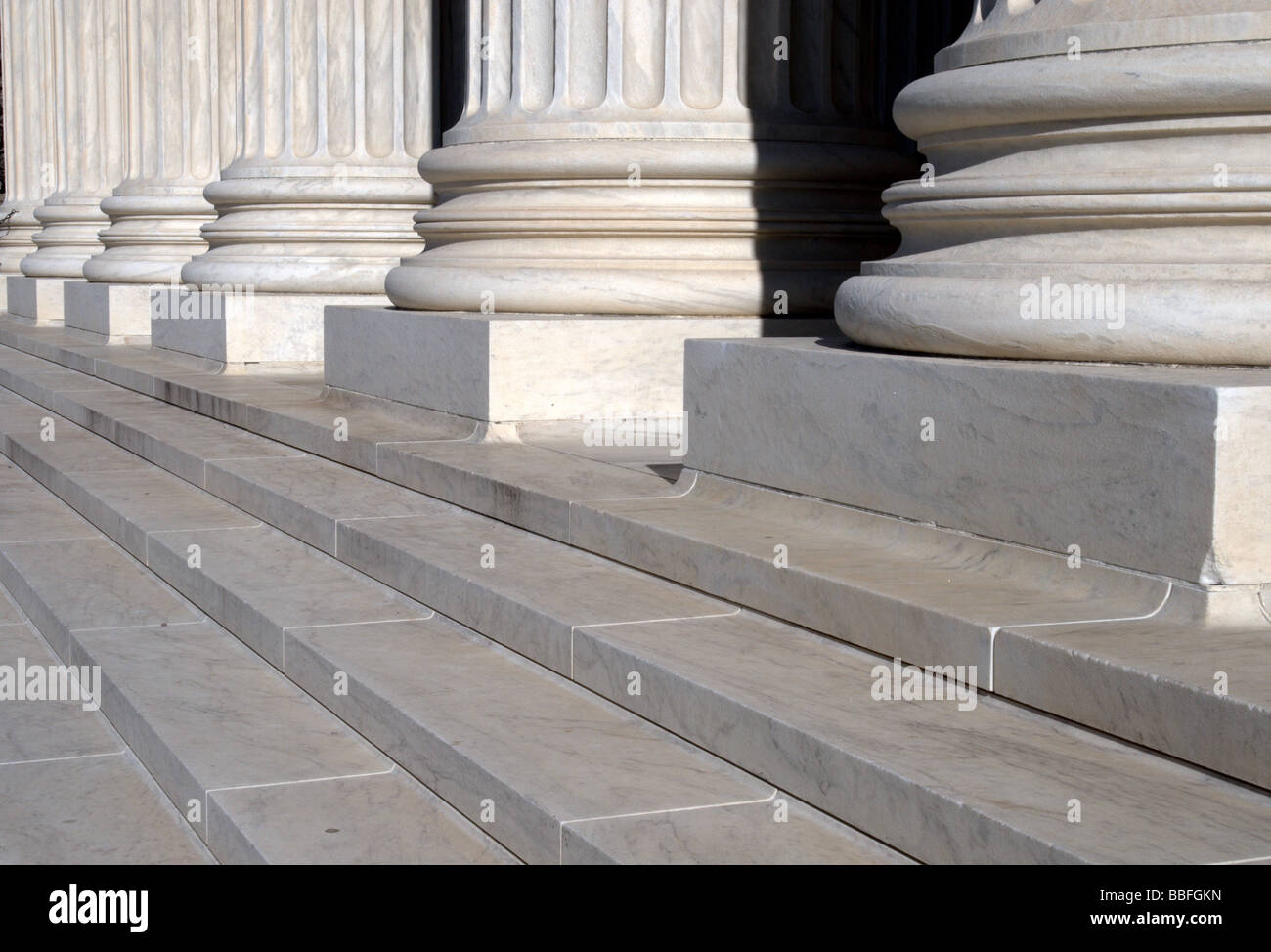 Säulen und Treppen des United States Supreme Court Gebäude in Washington, D.C. Stockfoto