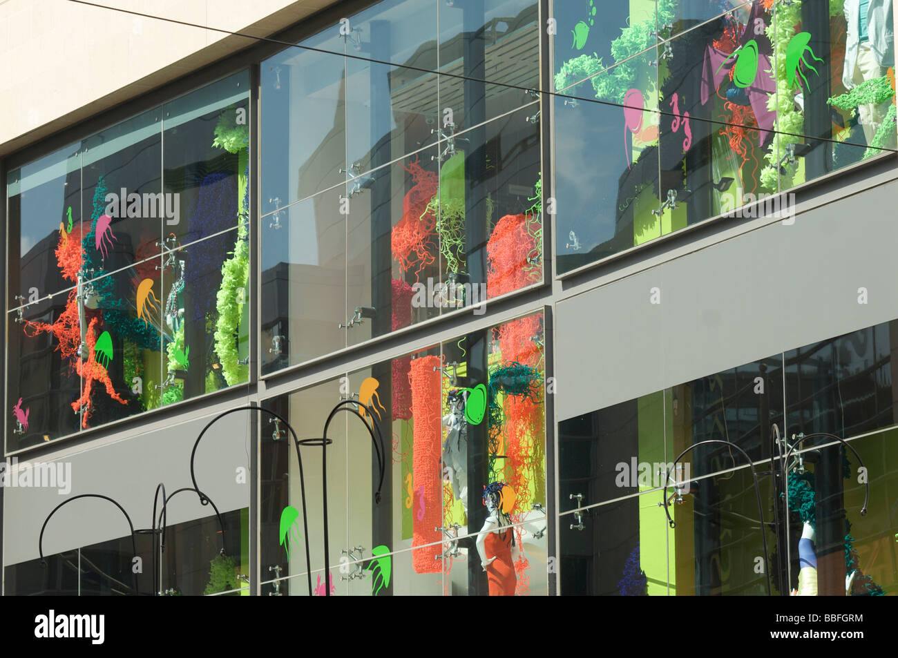 Schaufenster des Kaufhauses von Harvey Nichol, Manchester, Großbritannien, ansehen Stockfoto
