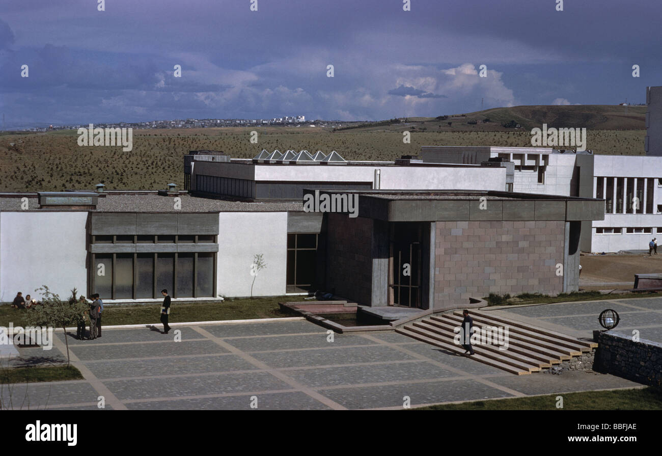 METU Bibliothek Çankaya Hügeln im Hintergrund Ankara Türkei 680500 059 Stockfoto