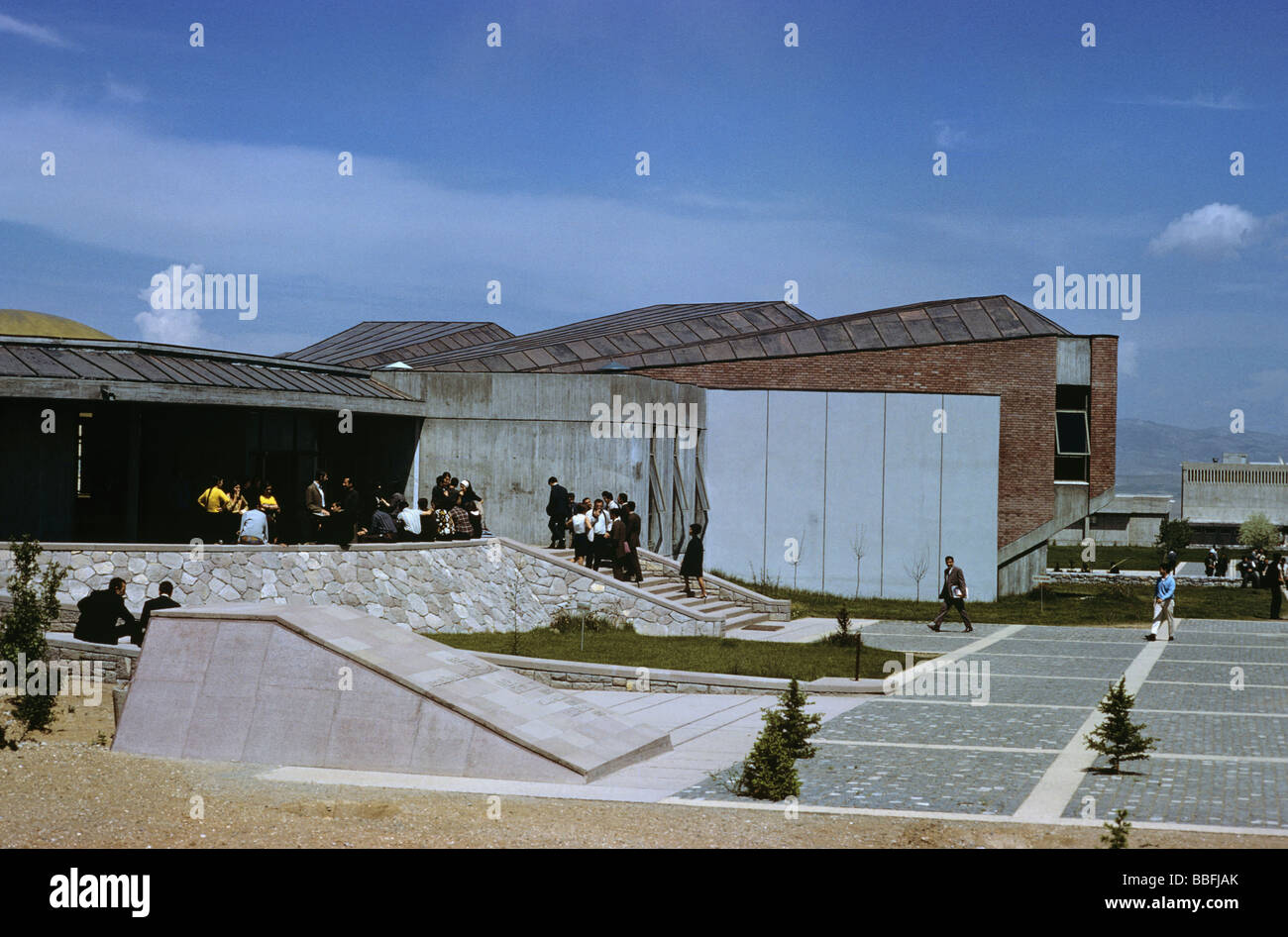 Studenten erwartet Klasse im Hörsaalgebäude METU Ankara Türkei 680500 060 Stockfoto