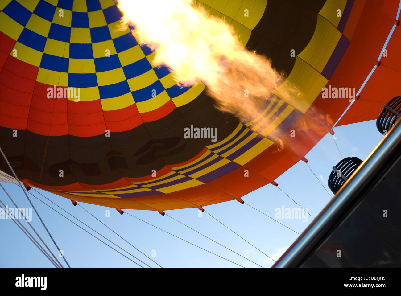 Flamme in einem Heißluftballon Stockfoto
