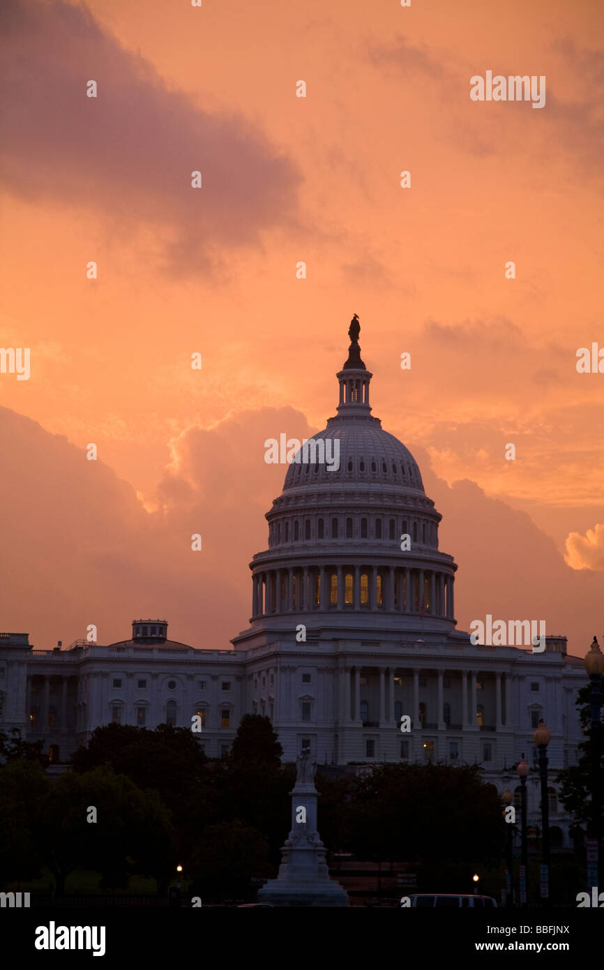 Spektakulären Sonnenaufgang Wolken hinter dem US Capitol Building in Washington D.C. Stockfoto