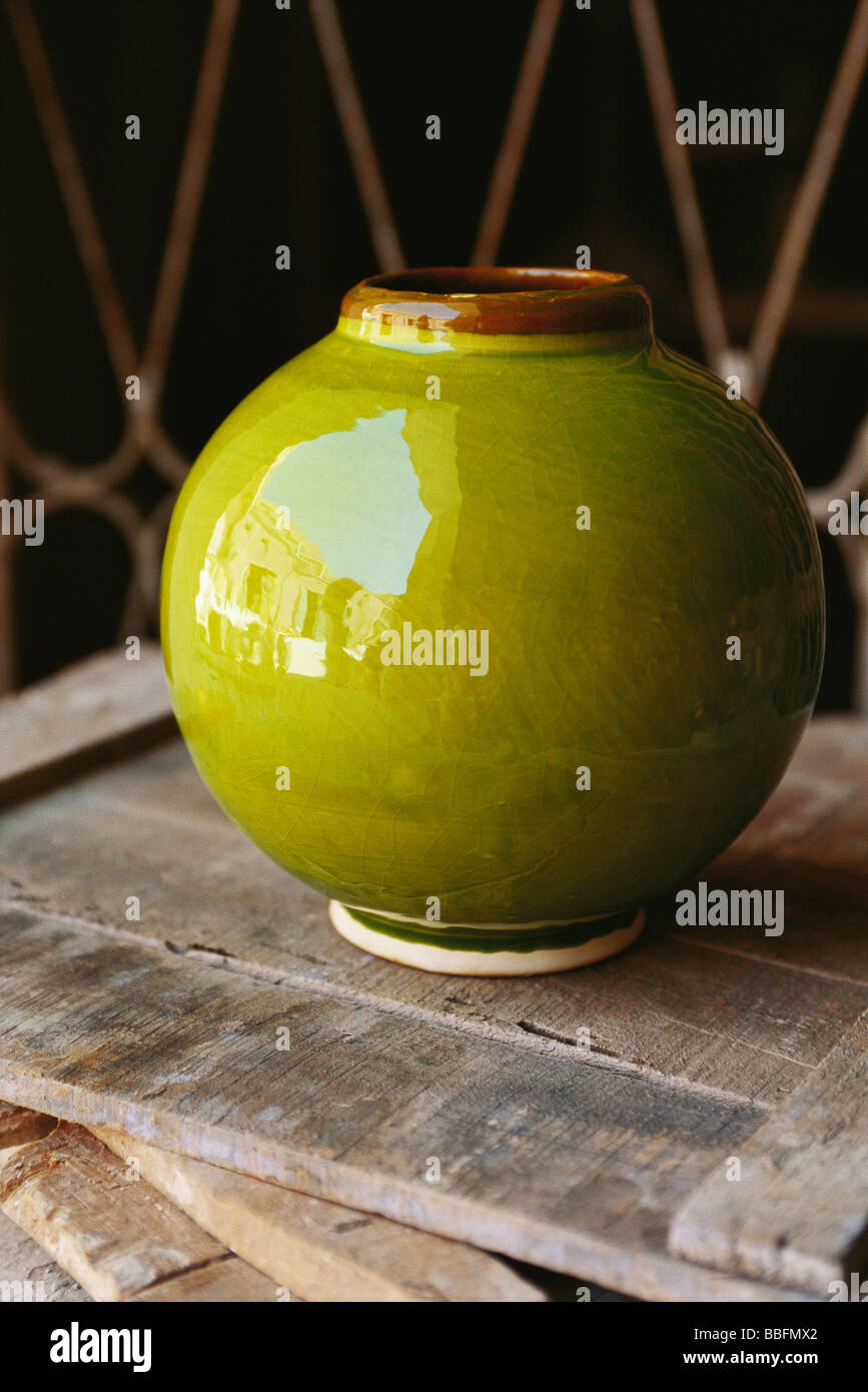 Grüne Keramik-vase Stockfoto