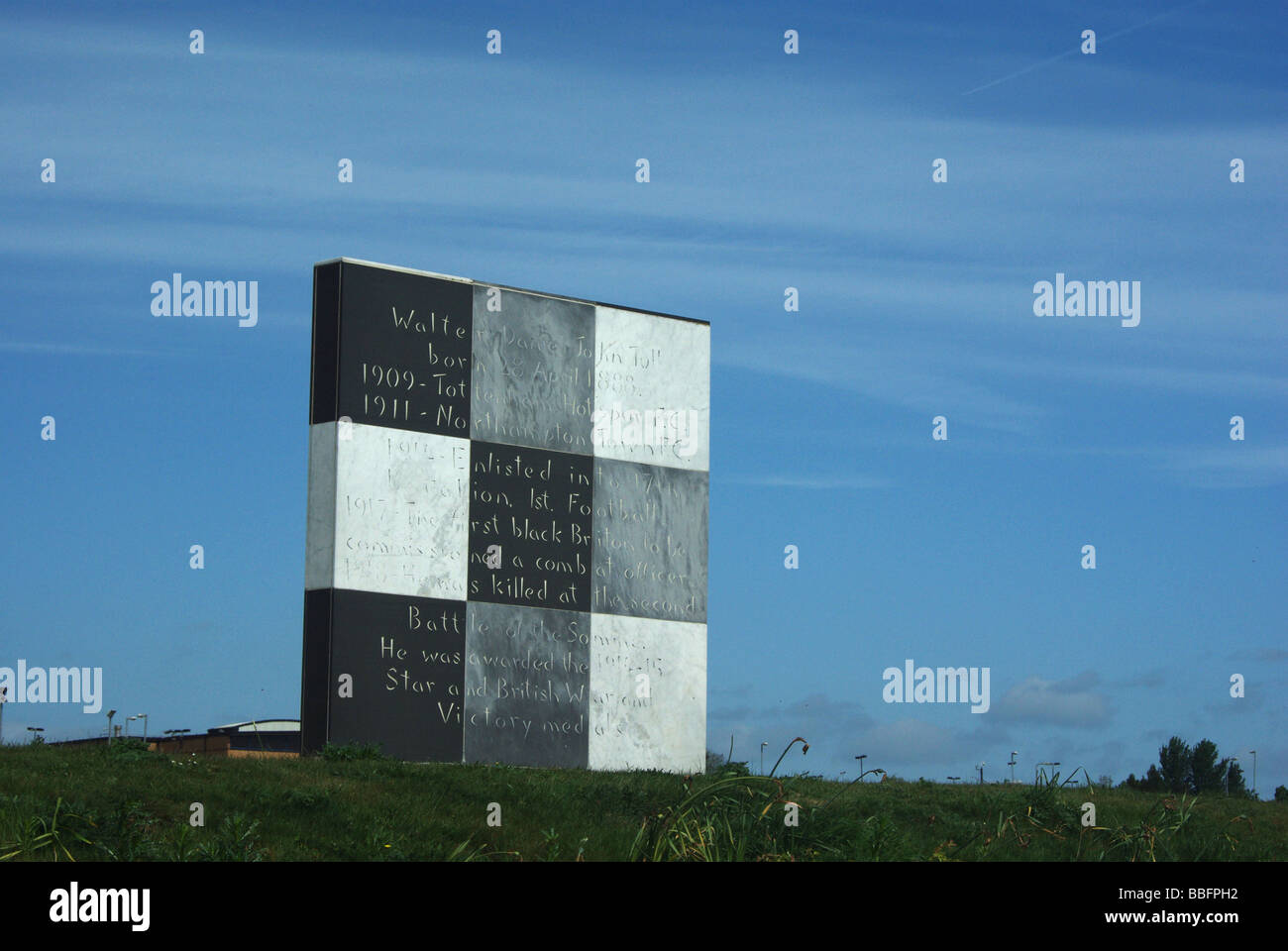 Das Denkmal an Sixfields Northampton, Walter Tull, Fußballspieler und erster schwarzer Offizier im 1. Weltkrieg Stockfoto