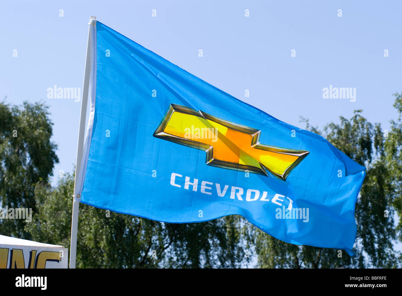 Chevrolet Motoren Werbung Flagge am Oulton Park Rennstrecke bei British Touring Car Championship Cheshire England UK Stockfoto