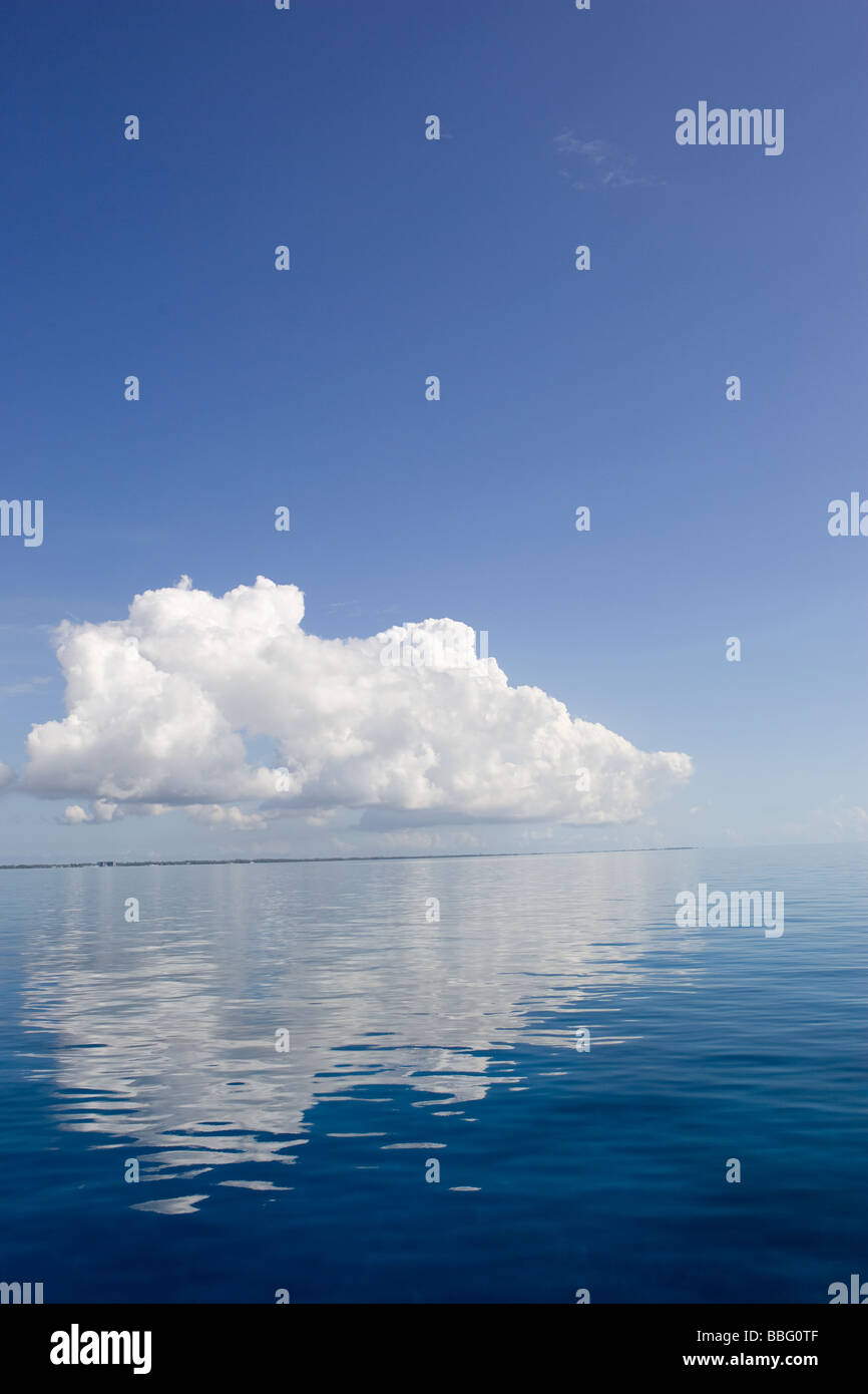 Wolken über ruhige Meer. Stockfoto Wolken über ruhige Meer. Stockfoto