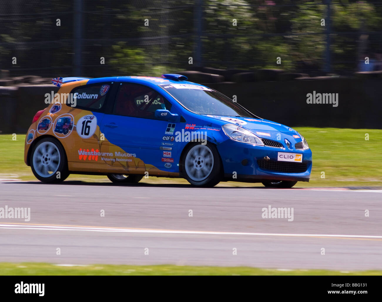 Renault Clio Rennwagen in Elf Renault Clio Cup in Oulton Park Motor Racing Circuit Cheshire England Vereinigtes Königreich Stockfoto