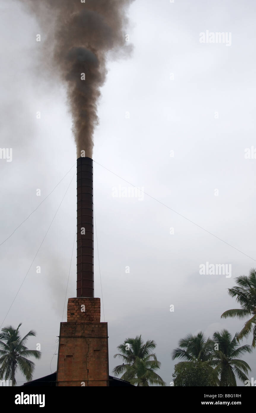 Fabrik Schornstein in Kerala in Südindien Stockfoto