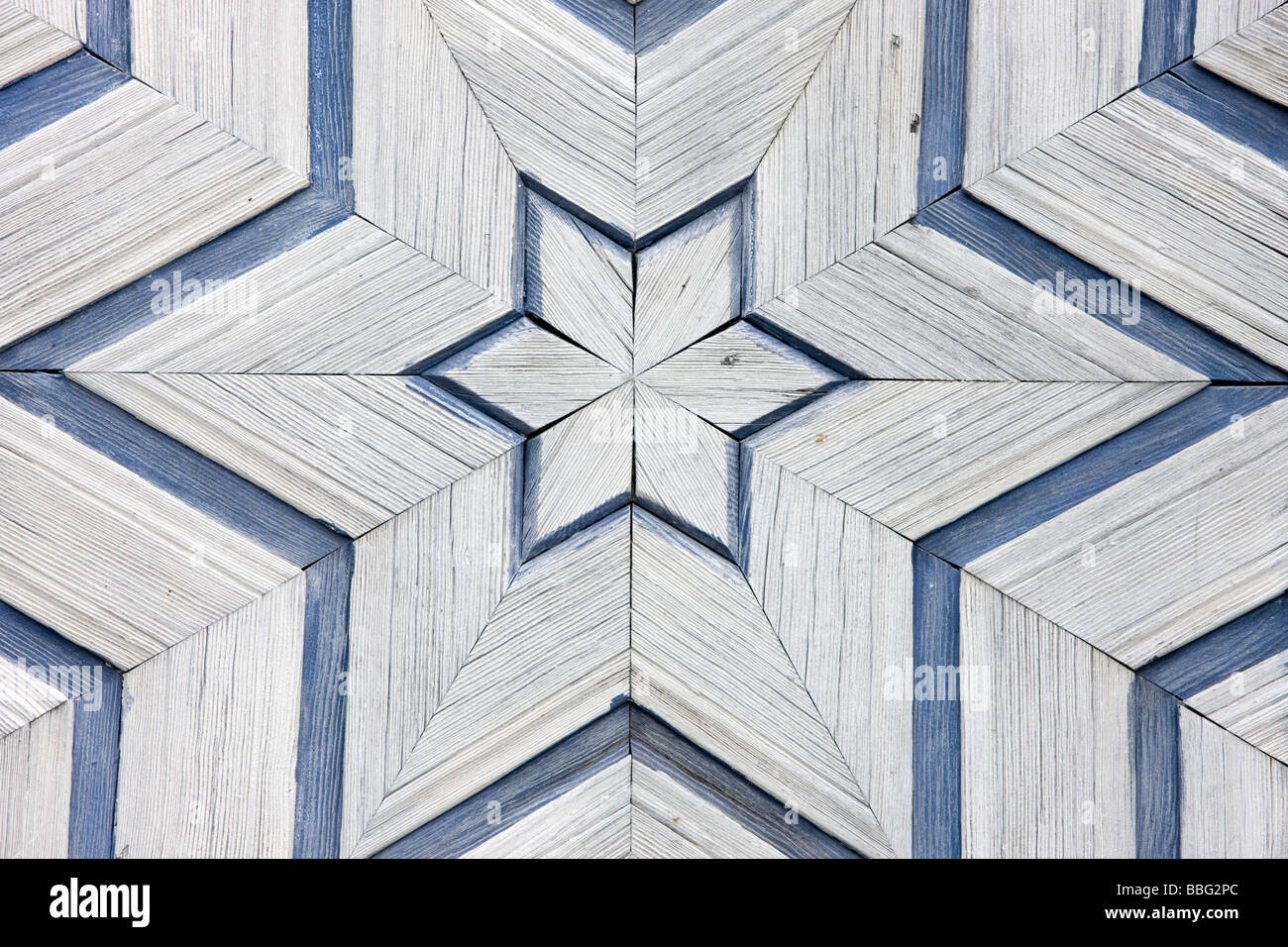 Bauernhof Haustür mit Holz Intarsien, Nord-Tirol, Österreich, Europa Stockfoto