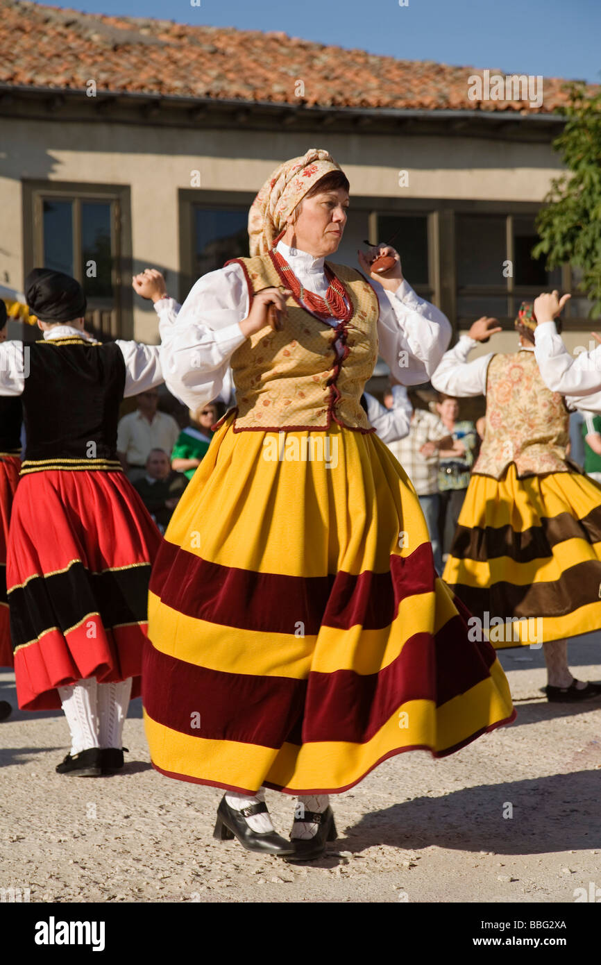 Volkstänze in die Feierlichkeiten von San Roque Villasante de Montija Burgos Castilla Leon Spanien Stockfoto