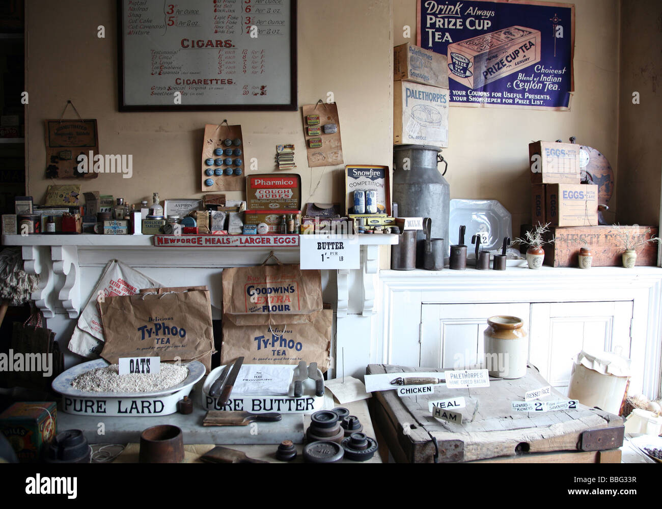 Anfang des 20. Jahrhunderts allgemeine speichert im Black Country Living Museum in W Midlands Stockfoto