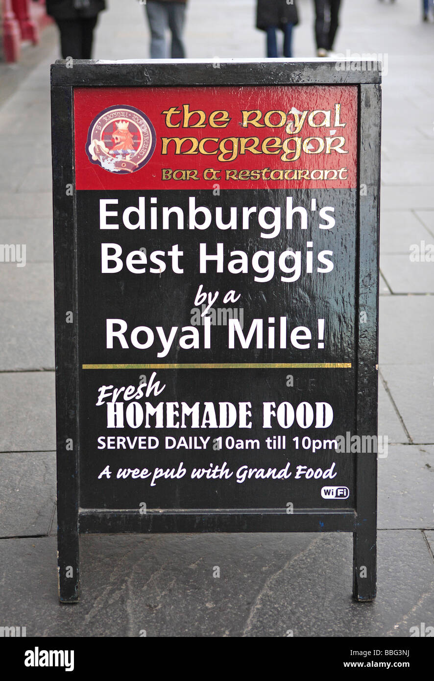Edinburgh, Royal Mile, Restaurant Zeichen Stockfoto
