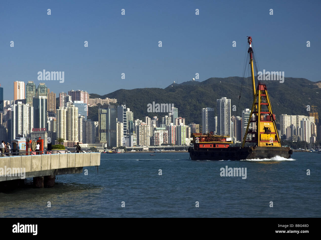 Hong Kong Island von Kowloon betrachtet Stockfoto