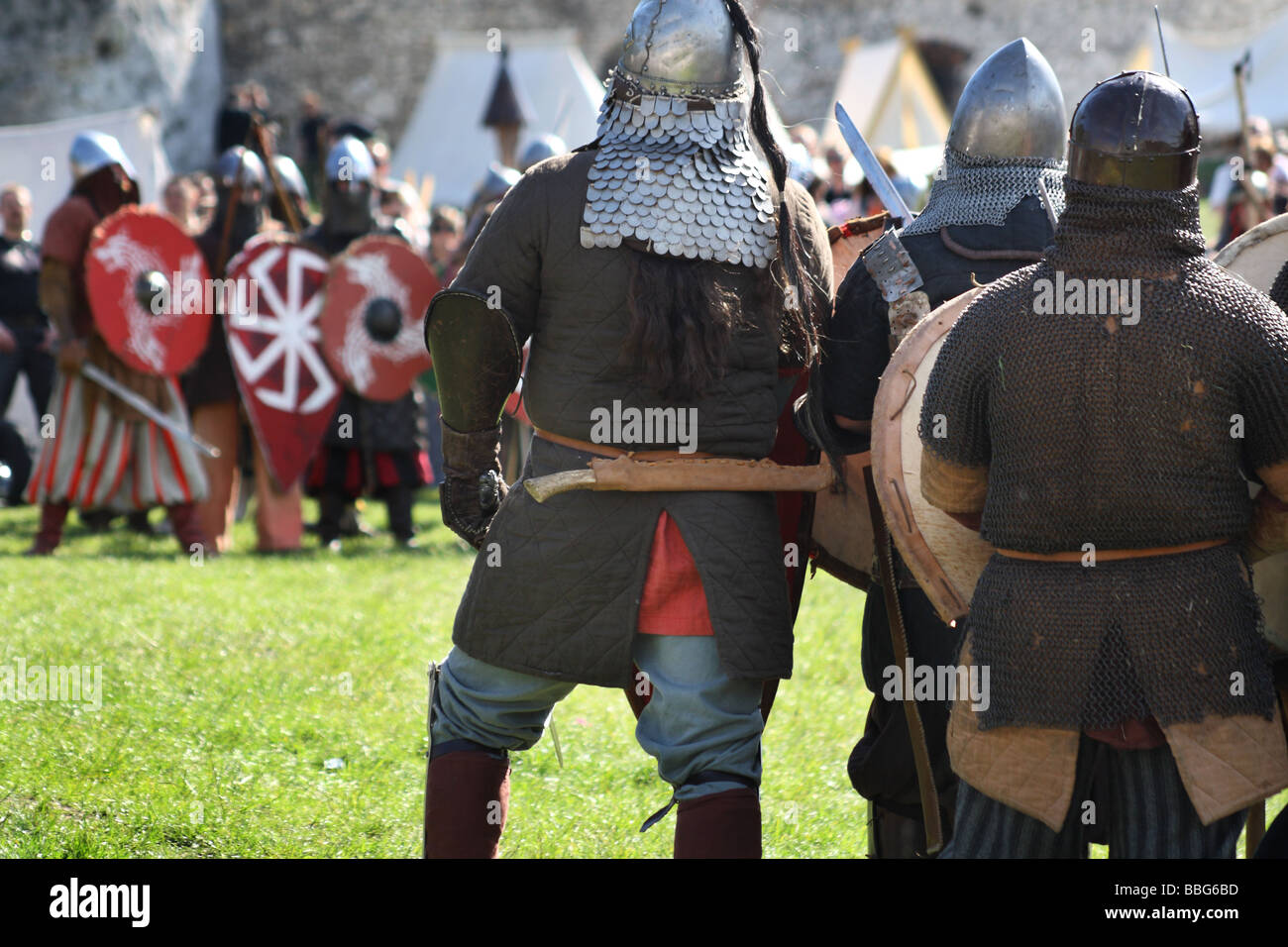 Re Erlass einer mittelalterlichen Schlacht bei Ogrodzieniec Schloss, Polen. Stockfoto