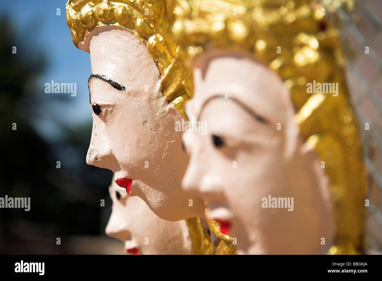 Khorat, Thailand; Nahaufnahme Detail der Skulptur auf südostasiatischen Tempel Stockfoto