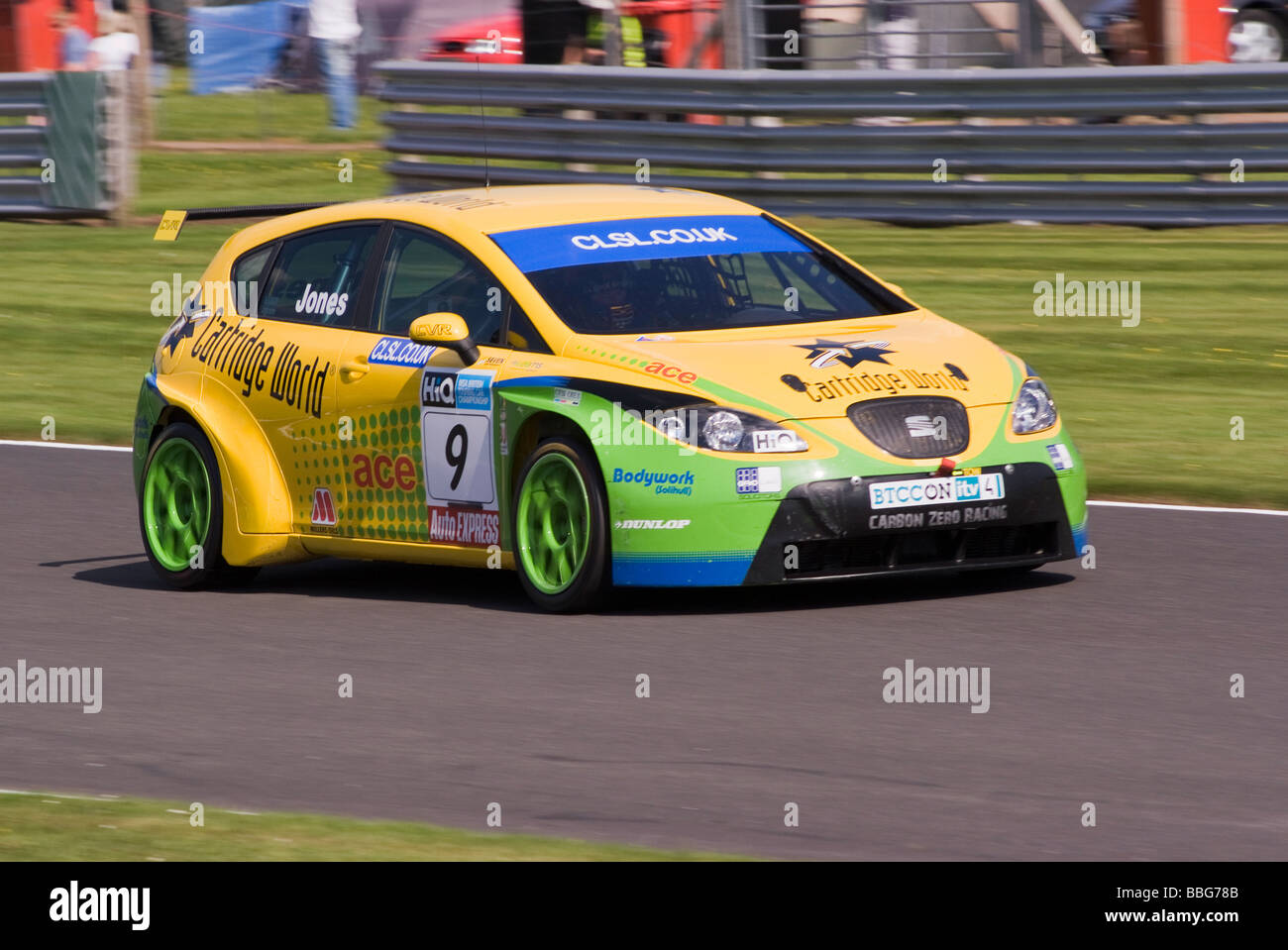 Cartridge World Zero Carbon Racing Seat Leon Rennwagen British Touring Car Championship in Oulton Park Cheshire England Stockfoto