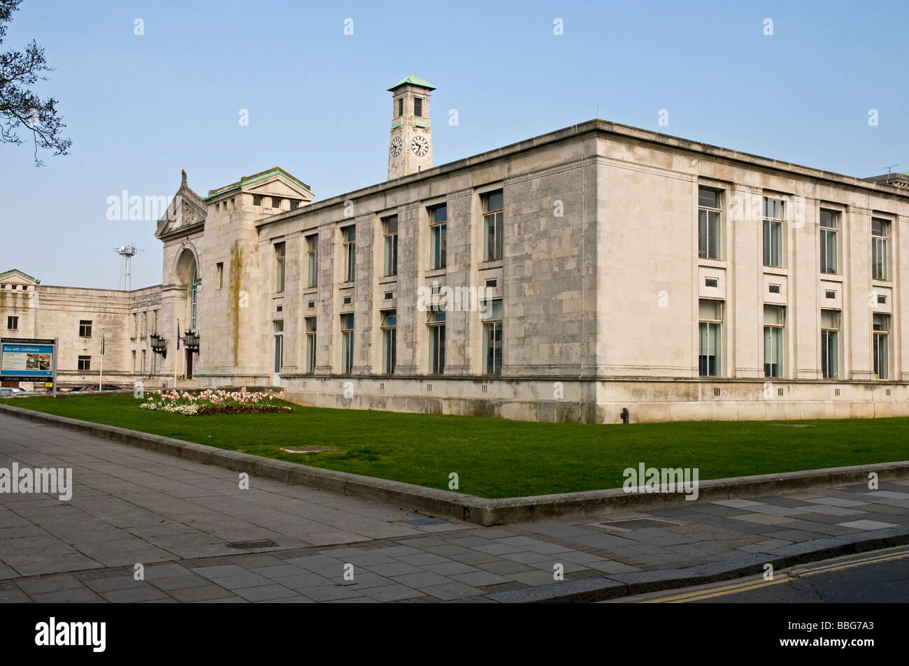 Eine Seitenansicht des modern aussehende Civic Centre in Southampton Stockfoto