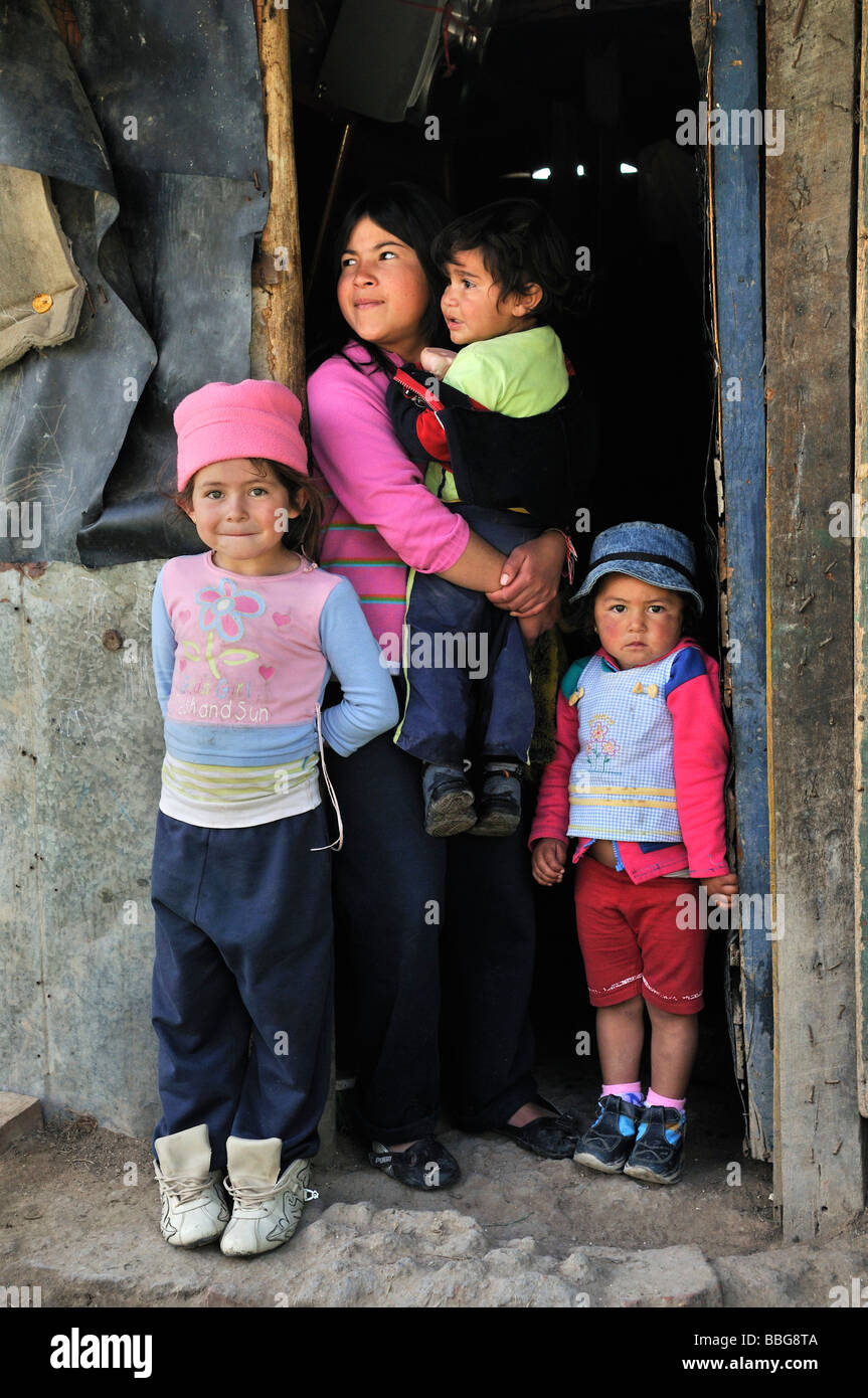 Kinder in den Slums von Mochuelo Bajo, Bogotá, Kolumbien, Südamerika Stockfoto