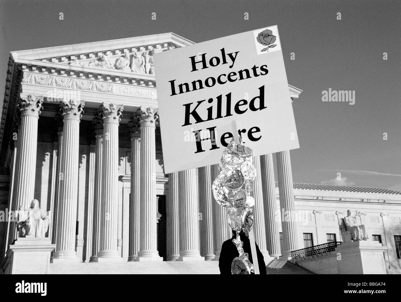 Roe v. Wade-Protest-Plakat. Tausende von Demonstranten versammeln sich vor dem US Supreme Court für diese jährliche Veranstaltung in DC USA Stockfoto