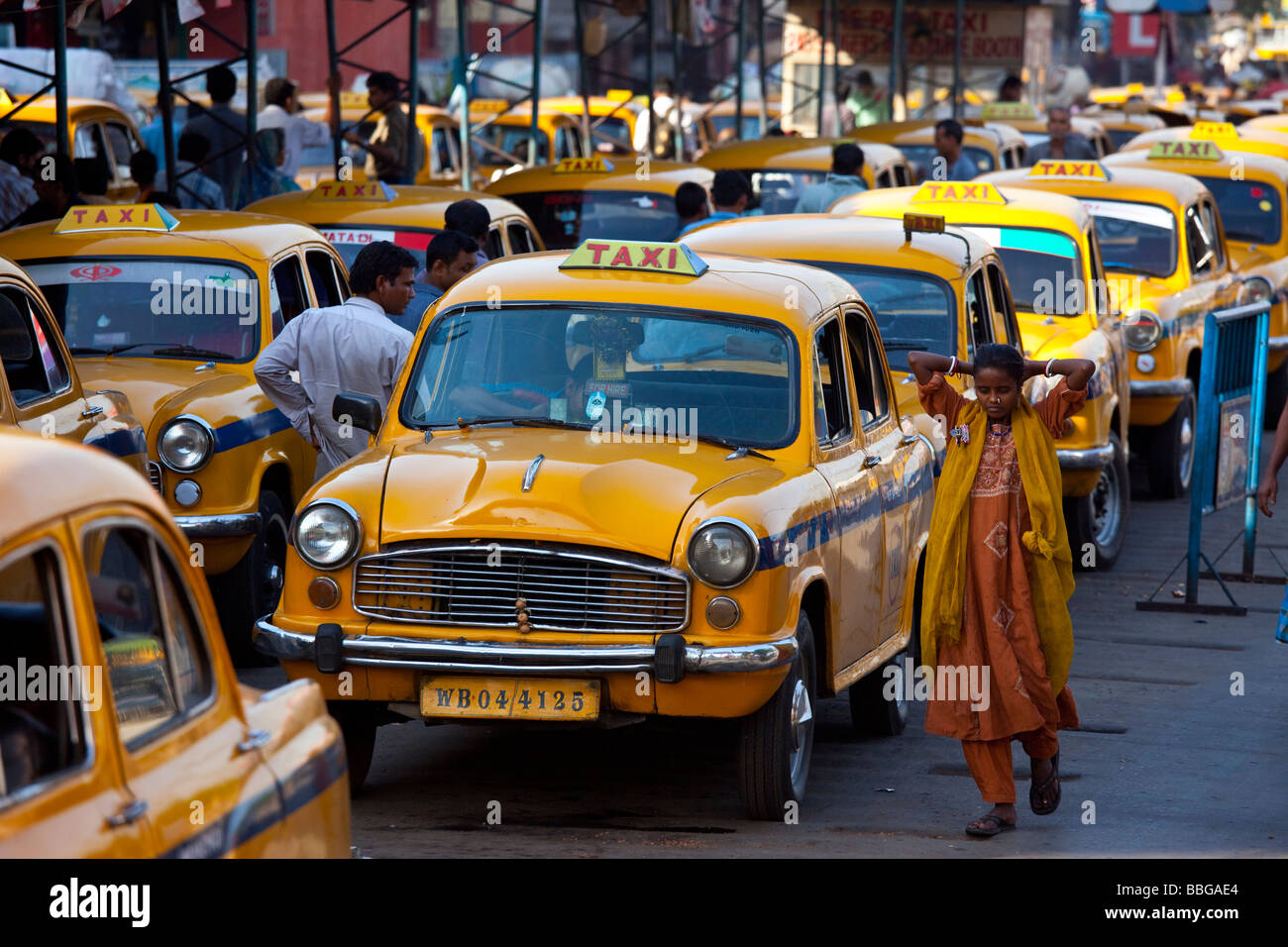 Taxistandplatz am Bahnhof Howrah in Kalkutta Indien Stockfoto