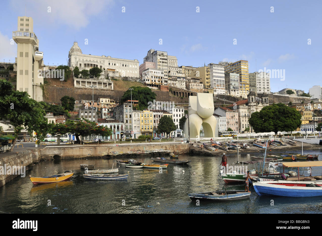 Blick auf die Oberstadt Cidade Alta und Elevador Lacerda Aufzug links, Salvador, Bahia, UNESCO-Weltkulturerbe, Brasilien, Süd Stockfoto